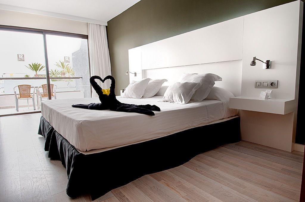 R2 Romantic Fantasia Dreams & Suites Hotel (Adults Only) 타라할레호 외부 사진