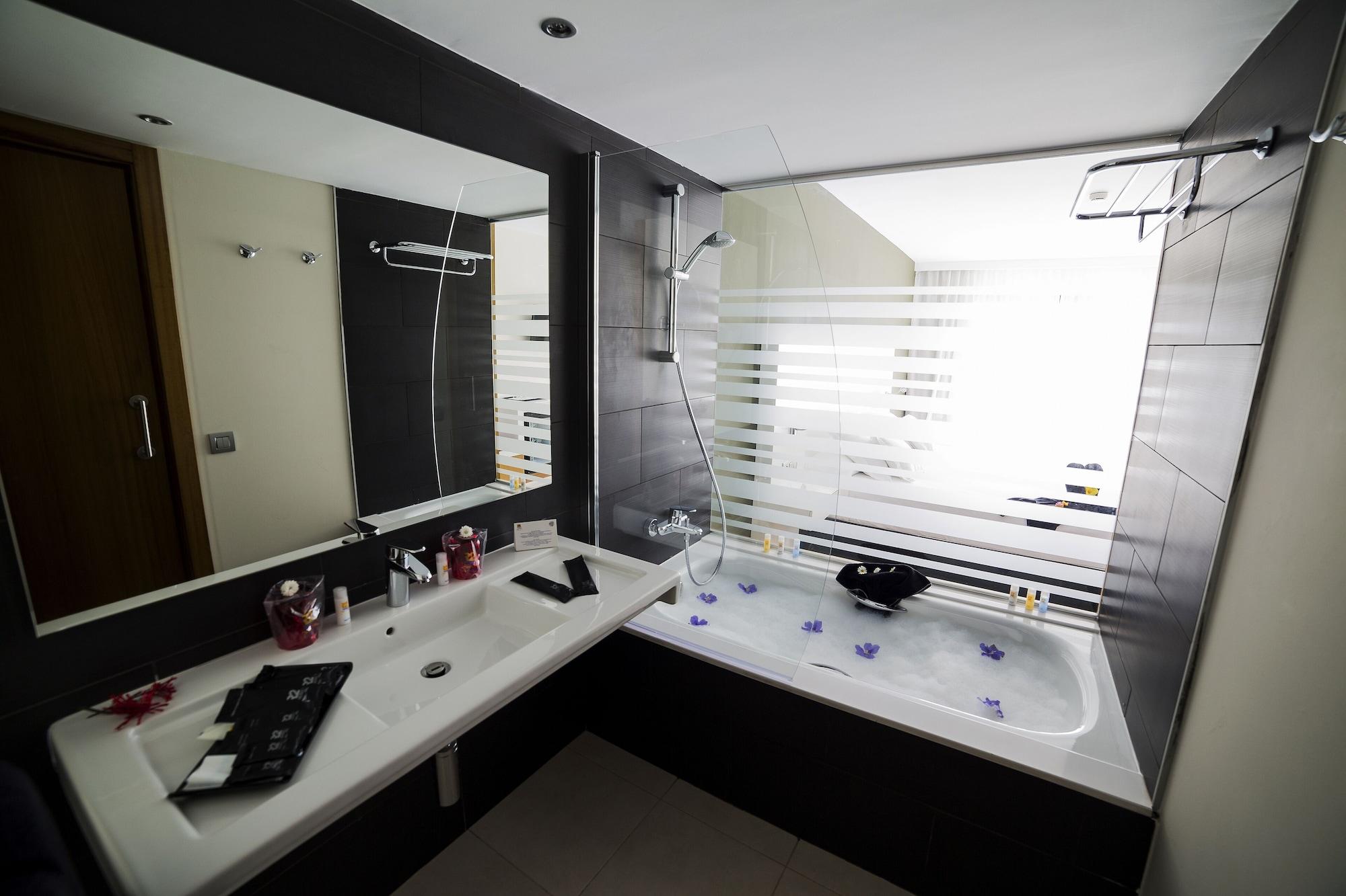 R2 Romantic Fantasia Dreams & Suites Hotel (Adults Only) 타라할레호 외부 사진