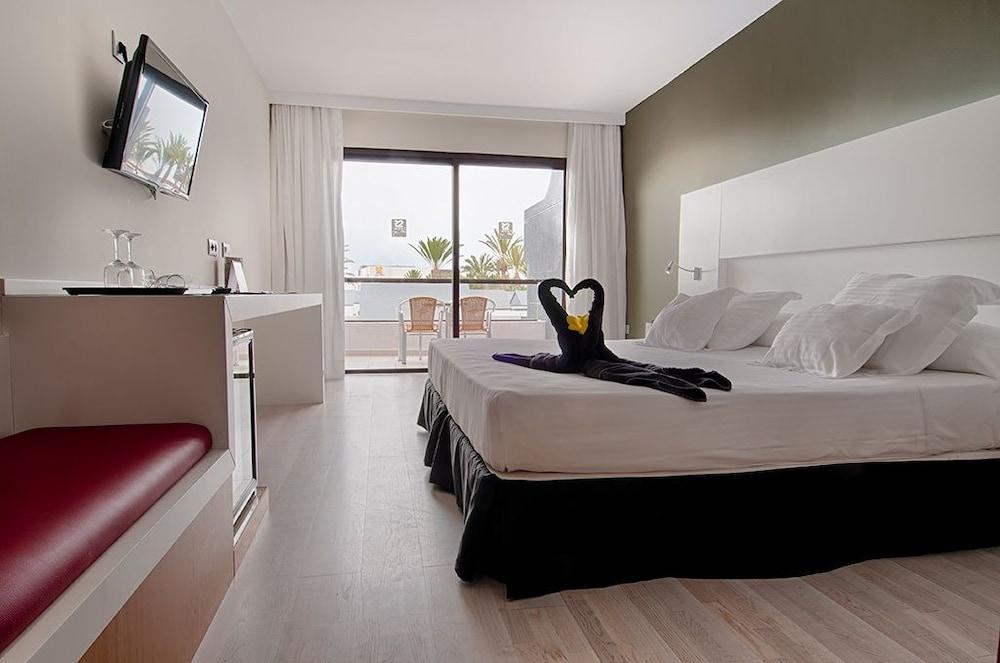 R2 Romantic Fantasia Dreams & Suites Hotel (Adults Only) 타라할레호 외부 사진