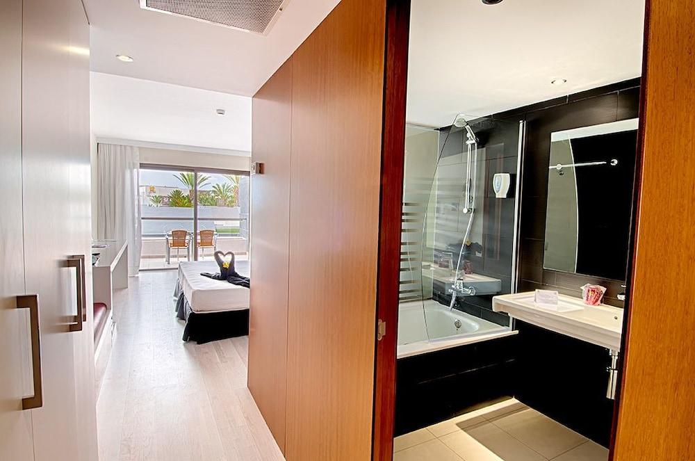 R2 Romantic Fantasia Dreams & Suites Hotel (Adults Only) 타라할레호 외부 사진